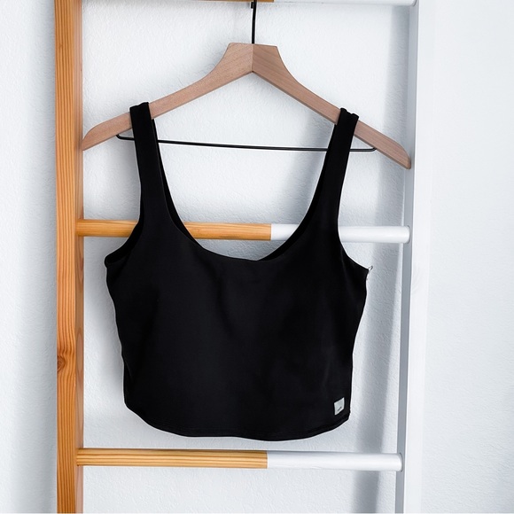 NWOT Vuori Daily Crop Top Black - Picture 2 of 12